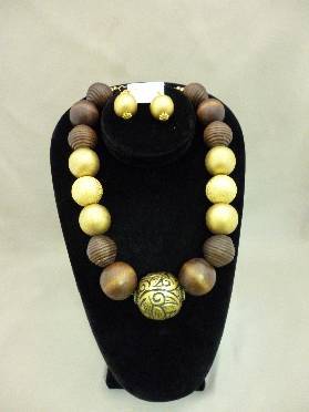 Wood & Gold Necklace Ball Set
