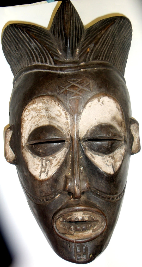 Masque Chokwe de belle femme - Art africain et Mukanda en Angola Masque Chokwe de belle femme - Art africain et Mukanda en Angola